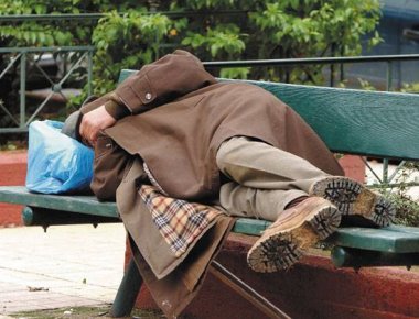Δήμος Αθηναίων: Εξηγήσεις για το λουκέτο σε αίθουσα για άστεγους